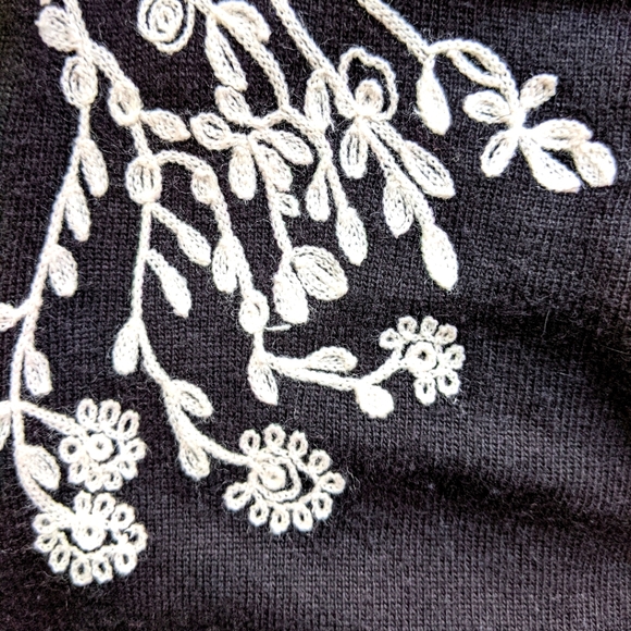 NWT Black And White Embroidered Sweater Bishop Sleeves - Picture 9 of 10